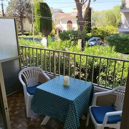 Апартаменты Cozy Studio Cap D'antibes Juan-les-pins Антиб